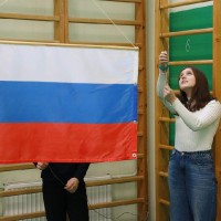 Поднятие государственного флага и исполнения гимна России